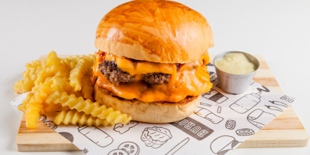 Descubra qual o papel utilizado para embrulhar hamburguer e frios